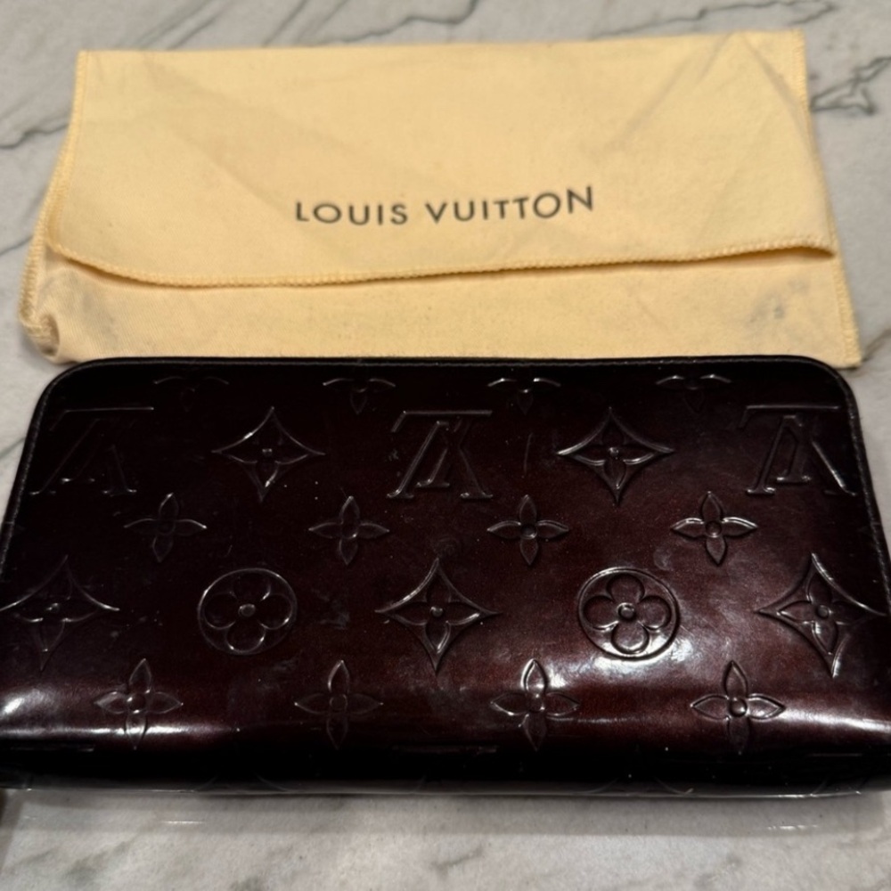 LV Vernis Brown Monogram Wallet w Dusty Comps Are $300 and up - Picture 3 of 14